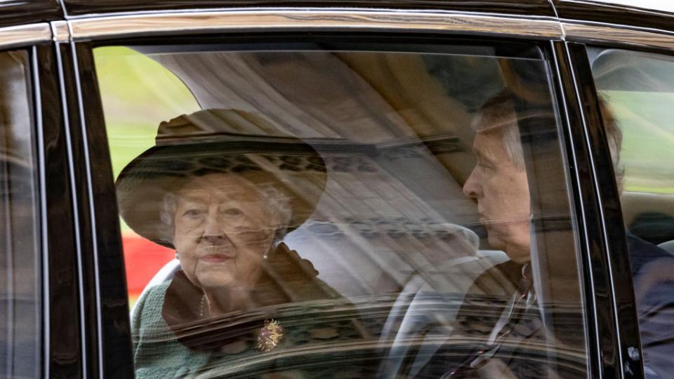 Кралица Елизабет II с първа публична проява от месеци. Тя