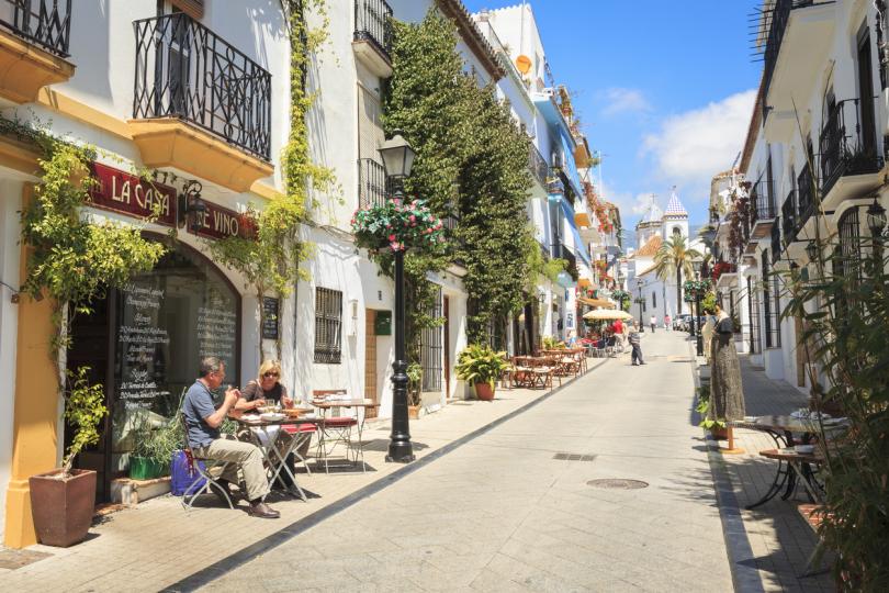 <div>
<p><strong>2. Марабея, Испания </strong>-&nbsp;известен&nbsp;е като &quot;столицата на слънцето&quot; в Европа. Това е предпочитана дестинация за хора, които търсят релакс, пазаруване, изискани хотели и ресторанти, както и местни занаяти, голф, спортове на открито.</p>
</div>