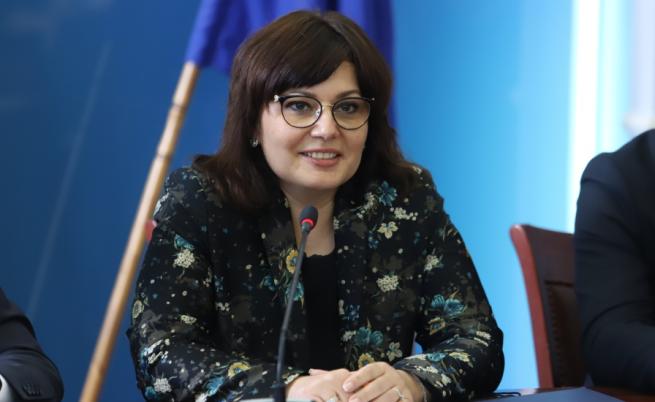 Асена Сербезова ще заведе дело за клевета срещу бившия директор на Онкологията д-р Стефан Константинов