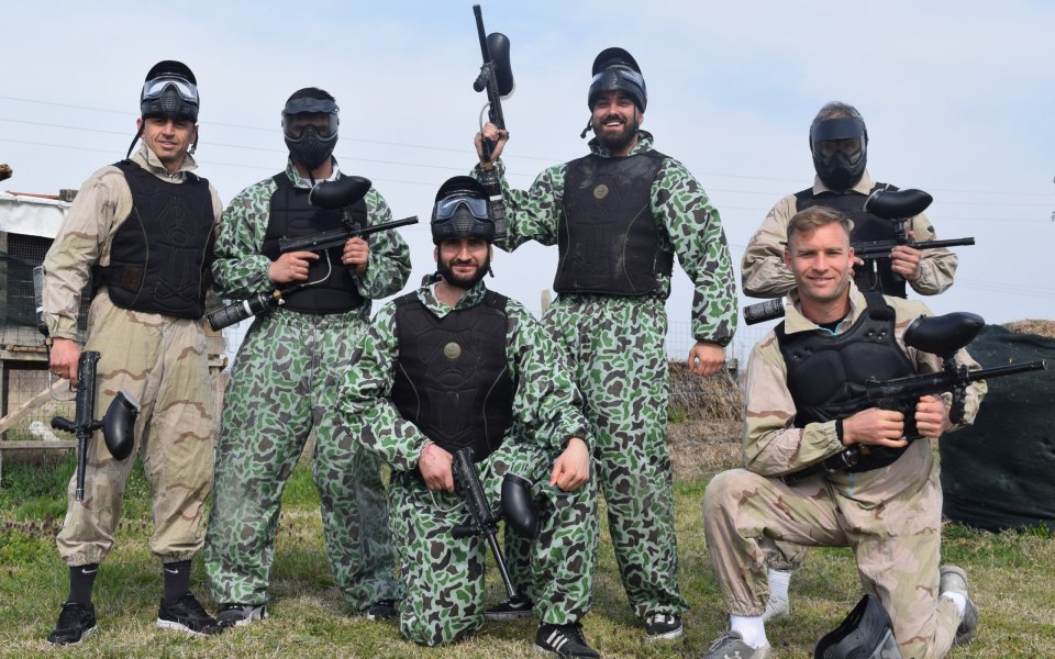 Щабът и играчите на Локомотив Пловдив премериха сили на пейнтбол.