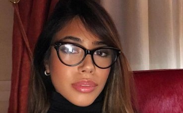 Италианският нападател има нова жена до себе си