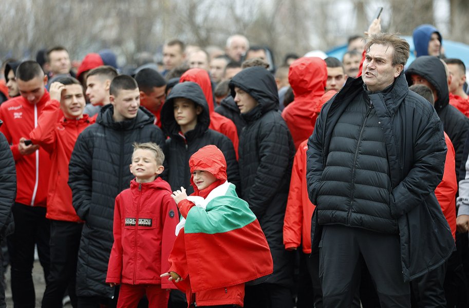 Протест пред сградата на БФС В Бояна1