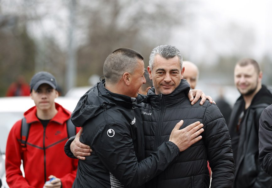 Протест пред сградата на БФС В Бояна1