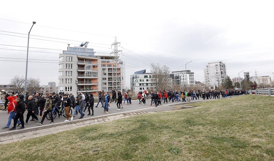 Протест пред сградата на БФС В Бояна1