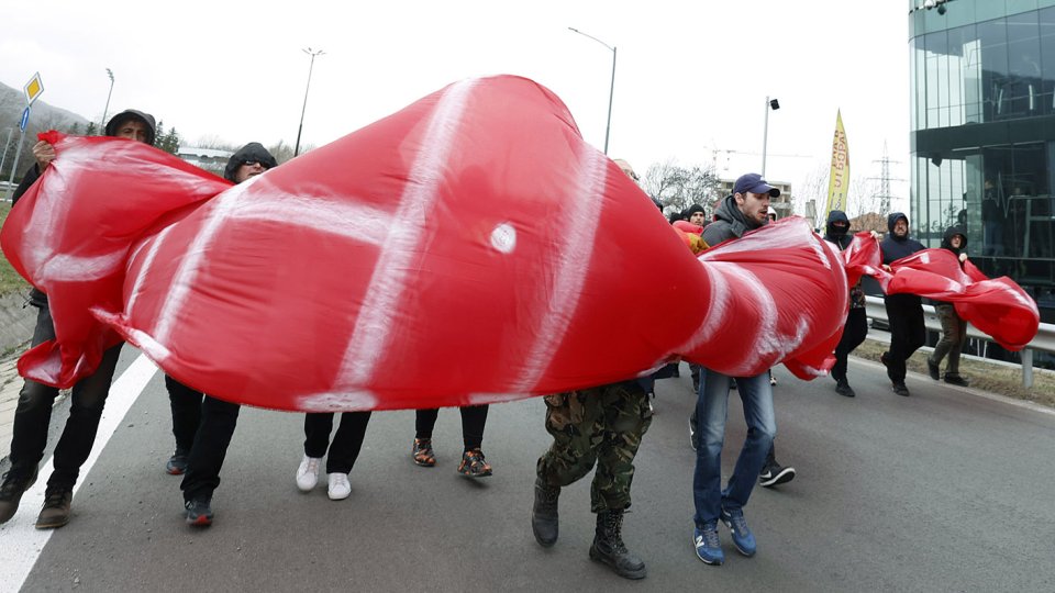 Протест пред сградата на БФС В Бояна1