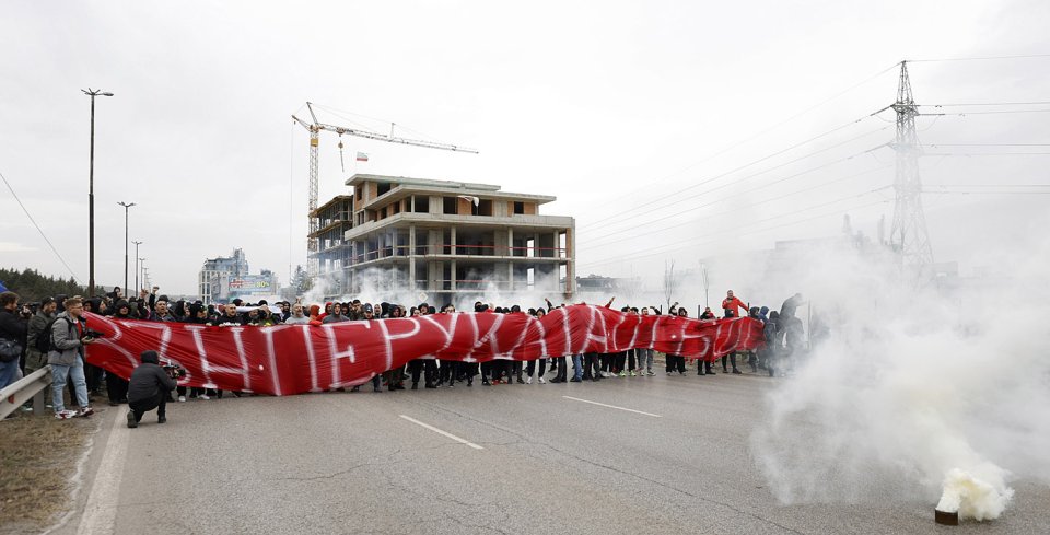 Протест пред сградата на БФС В Бояна1