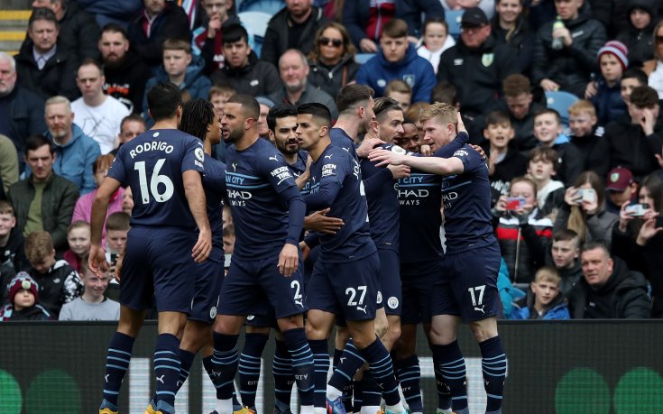 Хладнокръвен Сити се справи с Бърнли и пак е на върха