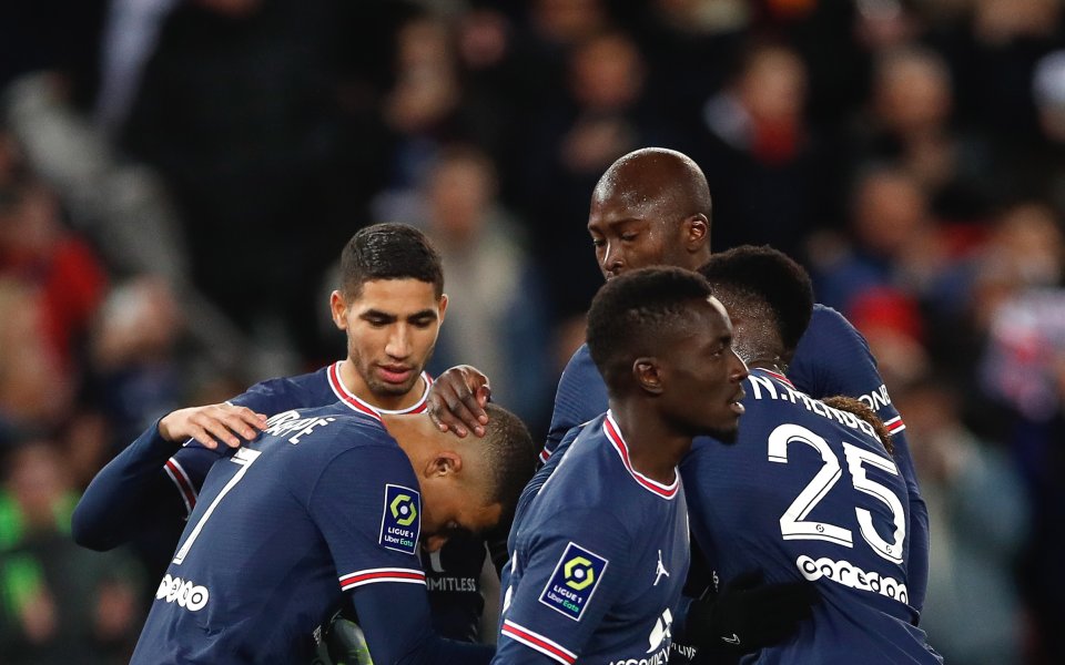 ПСЖ е направил оферта за халфа на португалския Порто Витор