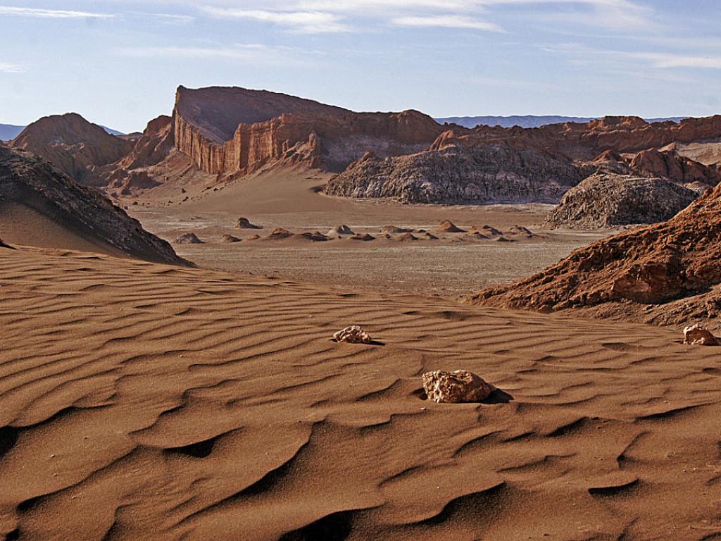 Под сухите пространства на пустинята Атакама - най-сухата пустиня на