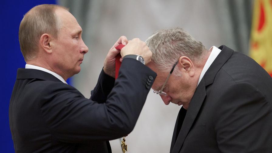 Руският президент Владимир Путин отдаде последна почит на починалия утранационалистически опозиционен лидер Владимир Жириновски