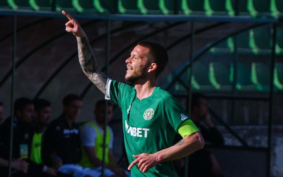 Героят за Ботев Враца се казва Юлиан Ненов. Капитанът на