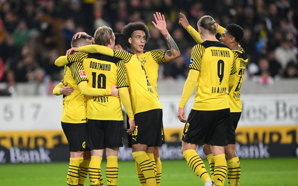 Борусия Дортмунд ще бъде без вратаря Грегор Кобел и без