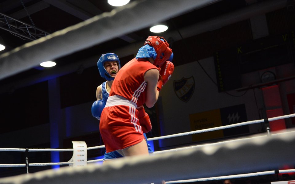 Севда Асенова с убедителен старт на СП по бокс в Истанбул