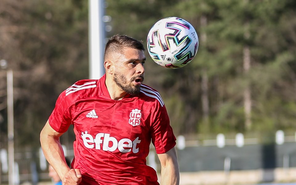 Бившият халф на ЦСКА 1948 Емил Мартинов ще продължи кариерата