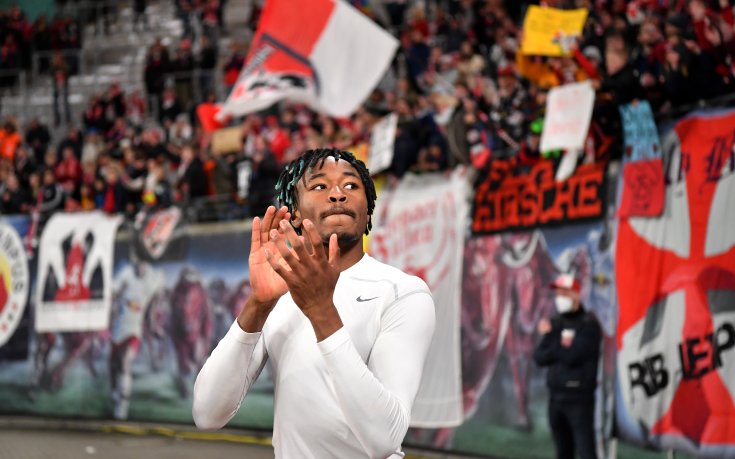 Рефер спря мач в Бундеслигата, вижте причината