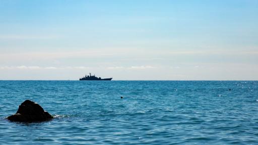 Следим на живо: Извънредна ситуация в Черно море - поразен кораб потъва край Румъния, Радев събира службите