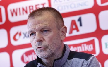 Старши треньорът на ЦСКА Стойчо Младенов призна че не комуникира