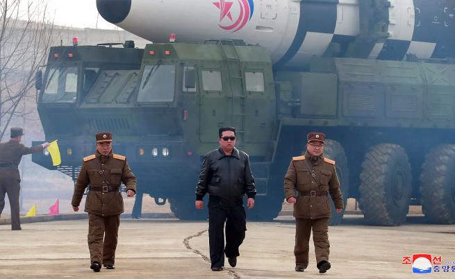 Северна Корея чества 10 години 