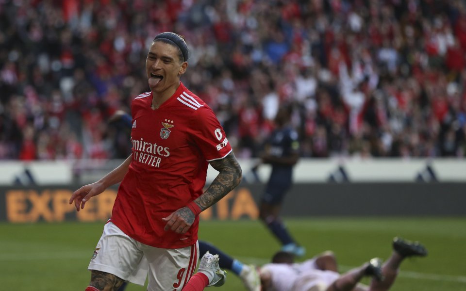 Отборите на Манчестър Юнайтед, Челси и Пари Сен Жермен са