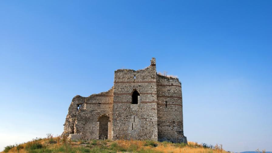 Крепостта Букелон или както още я наричат местните - Маточинска крепост, е горд, но мълчалив свидетел на славни битки, които са се водили в миналото по този земи