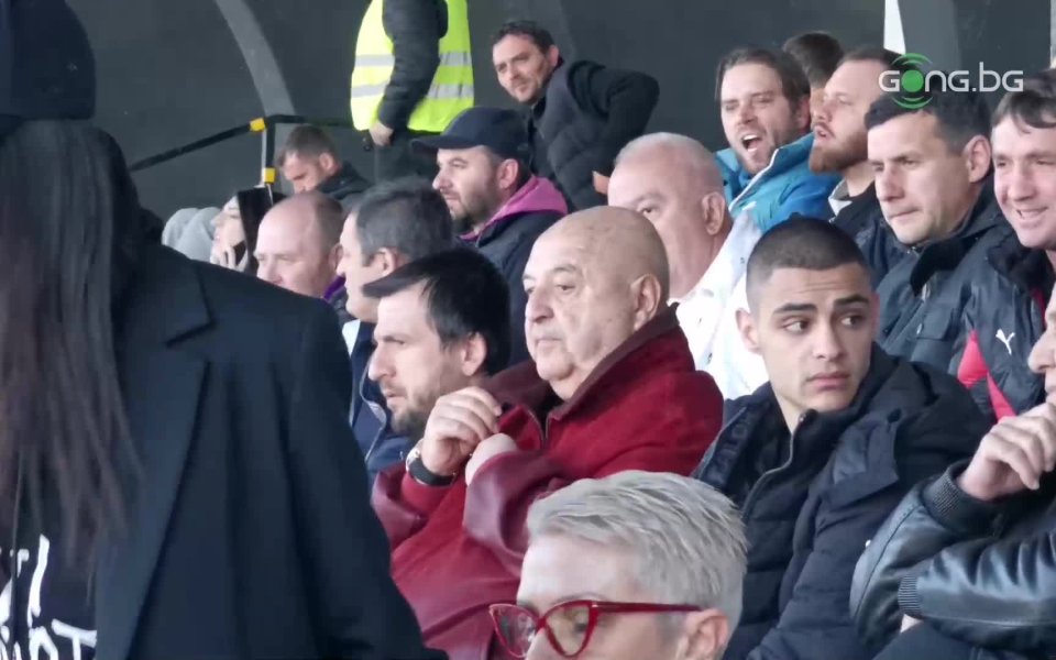 Президентът на Славия - Венци Стефанов, е заел своето място