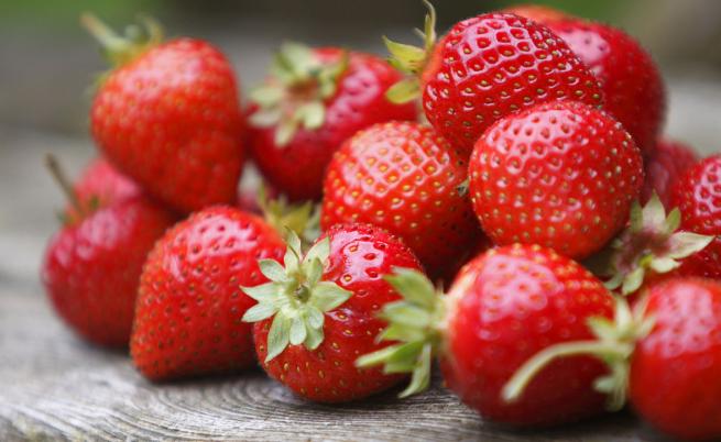 В сезона на ягодите: Четири рецепти с вкусния плод