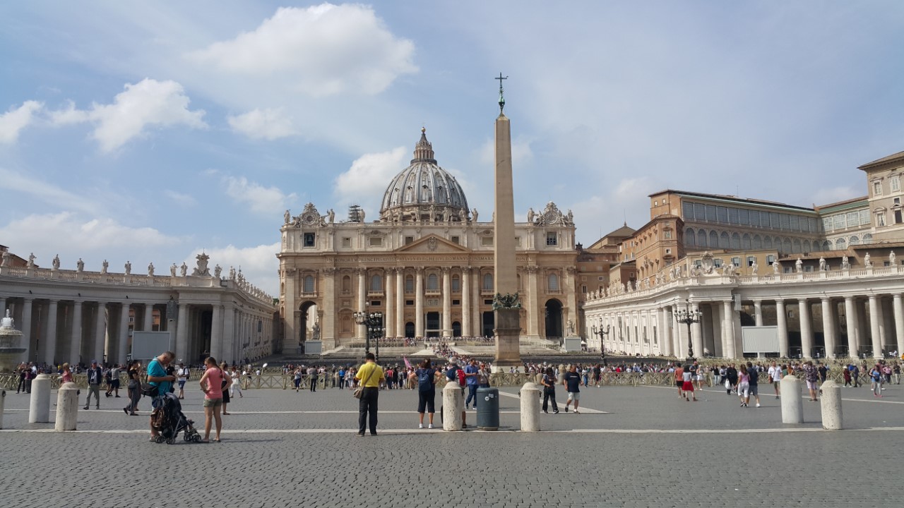 <p>Разходка из Ватикана</p>