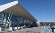 Пътници чакат близо 24 часа полет от Летище София