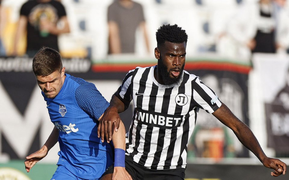 Ръководството на Локомотив Пловдив е уверило играчи и служители, че