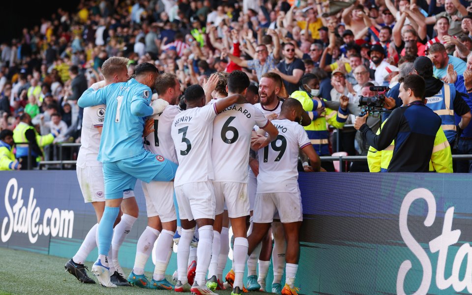 Брентфорд победи с 2:1 Уотфорд като гост, с което приближи