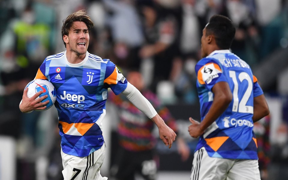 Отборът на Ювентус се спаси в добавеното време, след като