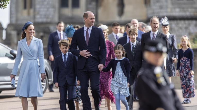 Кейт Мидълтън, принц Уилям и децата на великденска служба в Уиндзор
