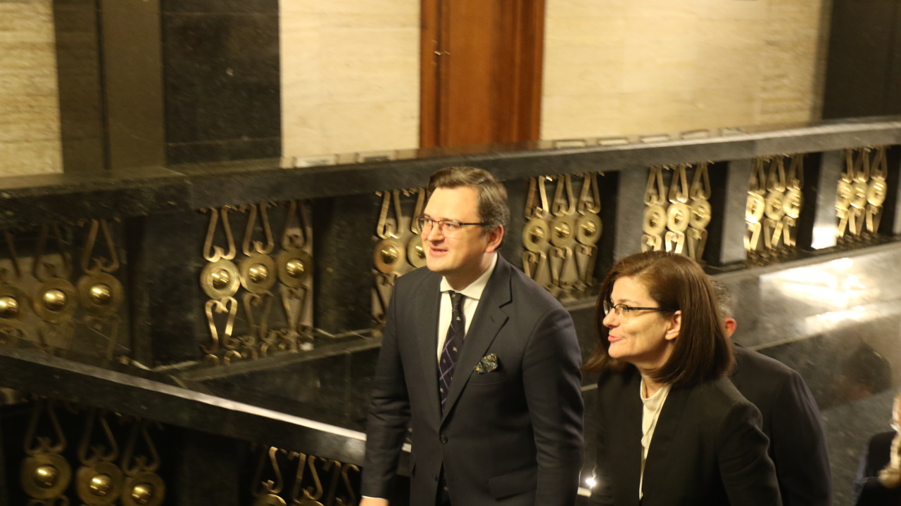 <p>Министърът на външните работи Теодора Генчовска се срещна с украинския си колега Дмитро Кулеба, който е на посещение в България.</p>