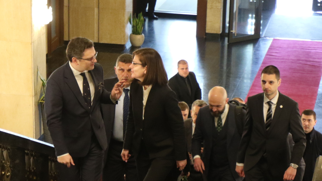 <p>Министърът на външните работи Теодора Генчовска се срещна с украинския си колега Дмитро Кулеба, който е на посещение в България.</p>