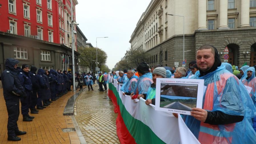 Пътни строители на протест: Шествие в София, блокади на места в страната