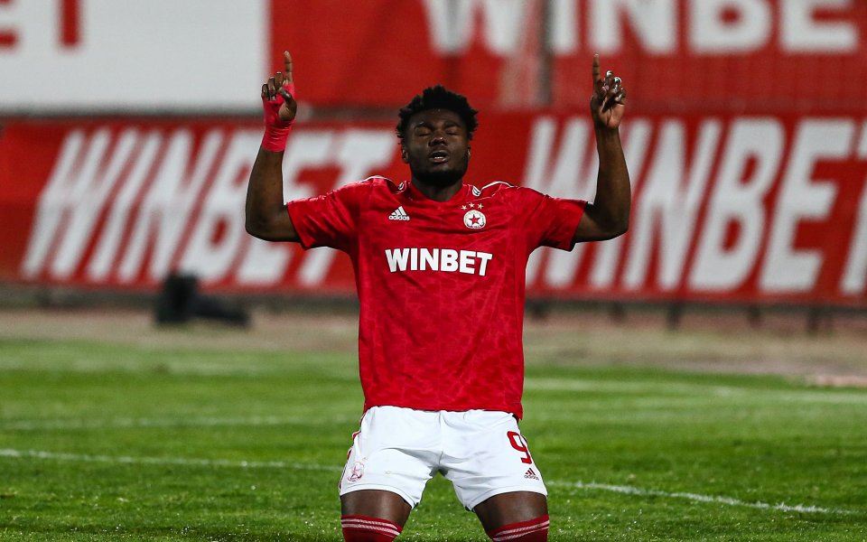 Жорди Кайседо се изравни с Пиерос Сотириу на върха при