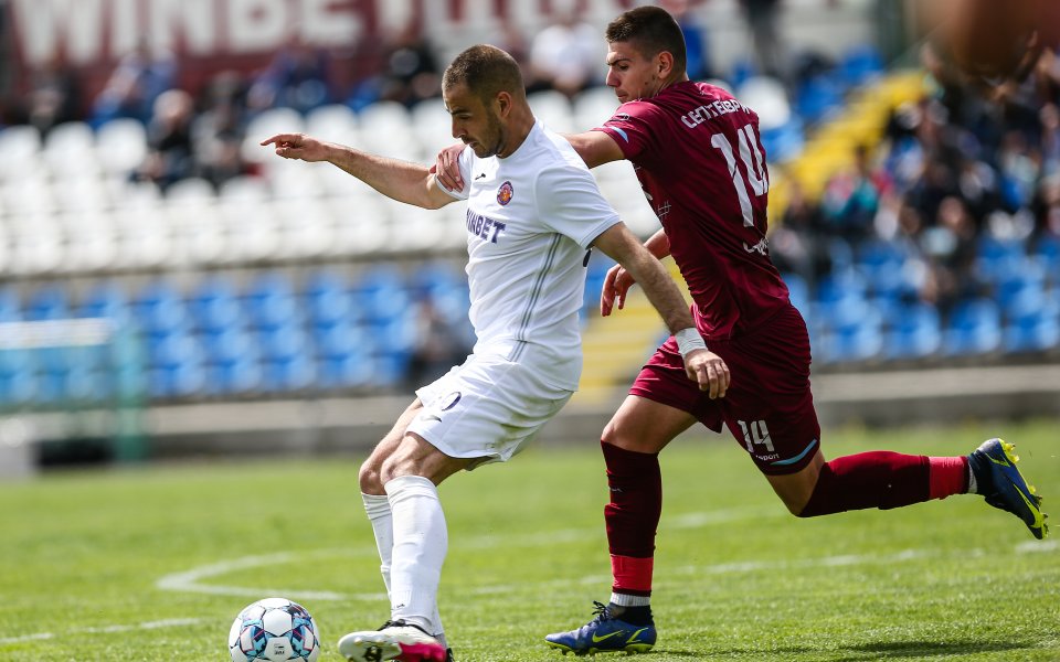 Възелът във Втора лига се заплете, а днес се играят