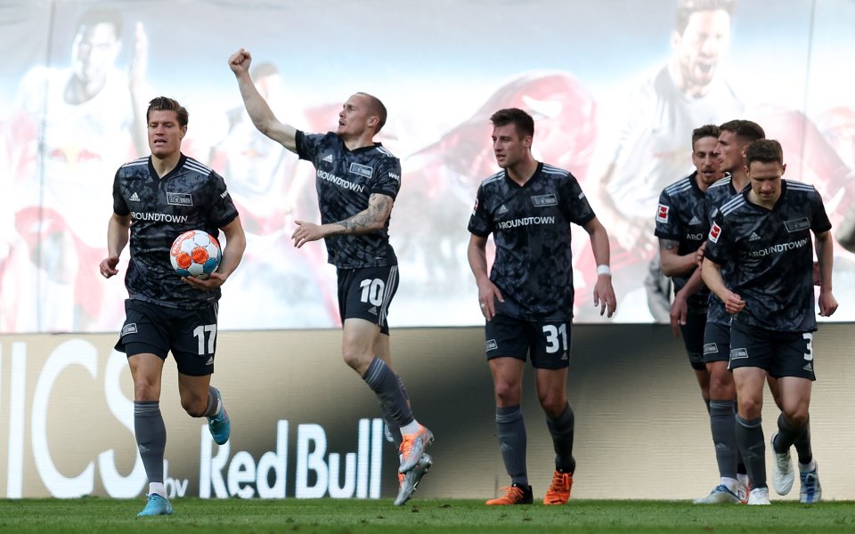 Унион Берлин успя да надделее с 2:1 при гостуването на