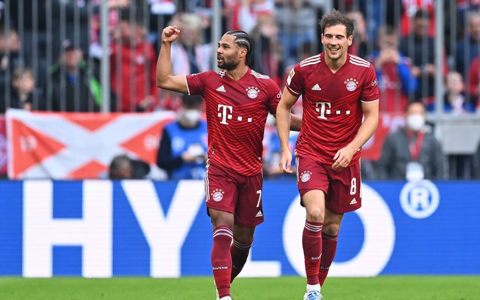 Байерн Мюнхен и Борусия Дортмунд играят при резултат 1:0 на