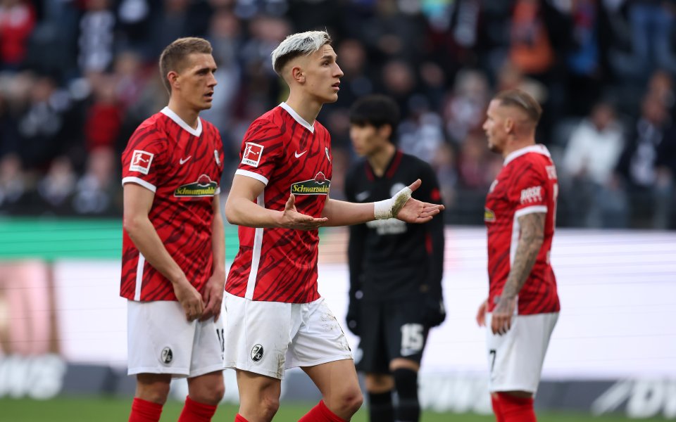 Германският шампион Байерн Мюнхен е опитал да измъкне от Борусия