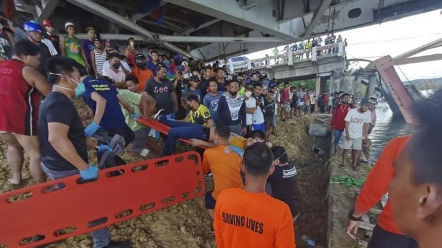 Мост се срути във Филипините, има загинали