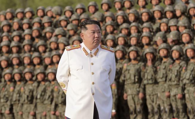 Ким Чен-ун предупреди, че Северна Корея е готова при заплаха да нанесе 