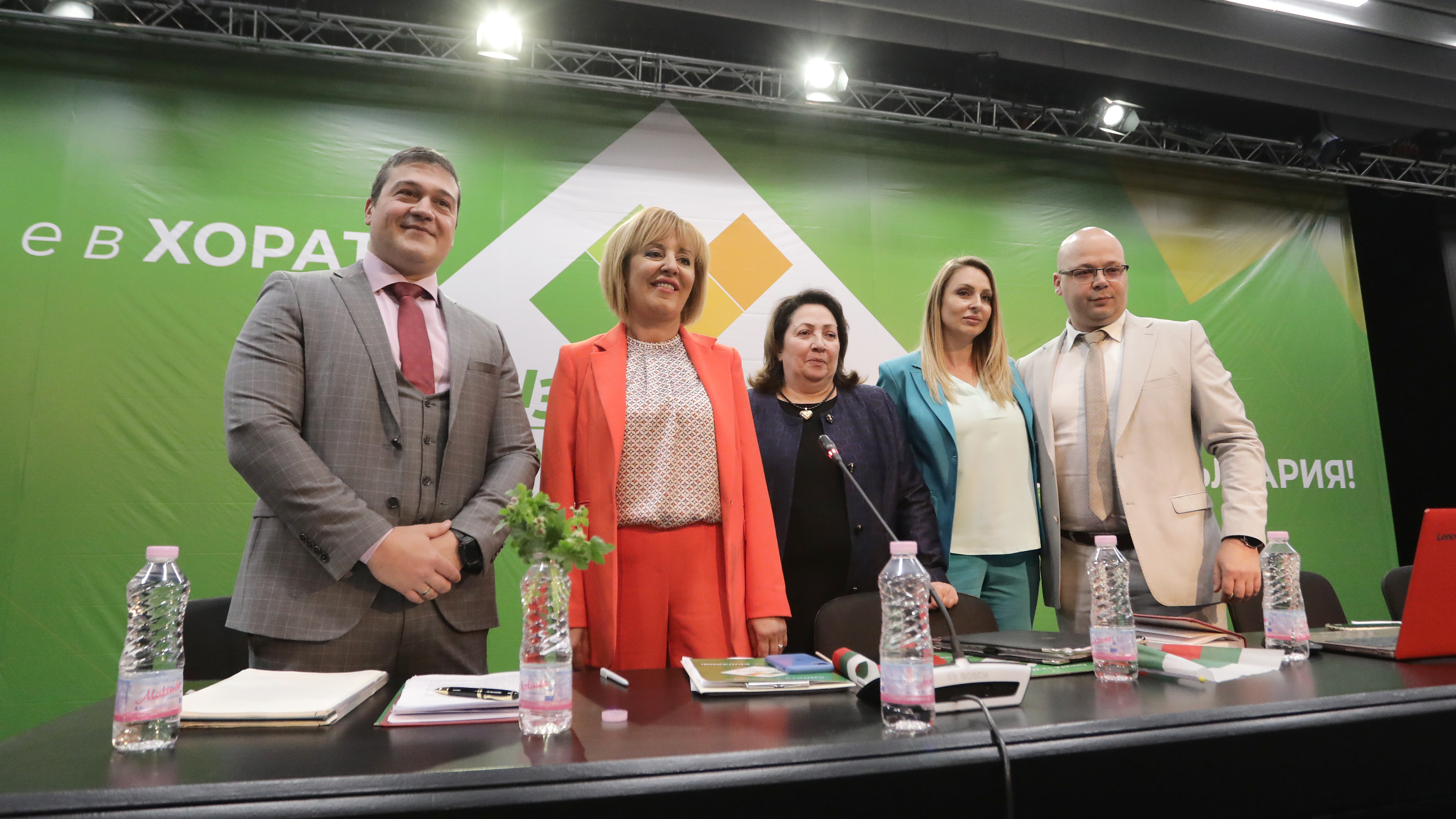 <p>Днес беше учредена политическа партия &quot;Изправи се България&quot;. За лидер беше избрана Мая Манолова.</p>