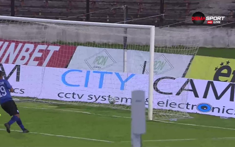 В 56-ата минута голмайсторът на Черно море Евгений Сердюк получи