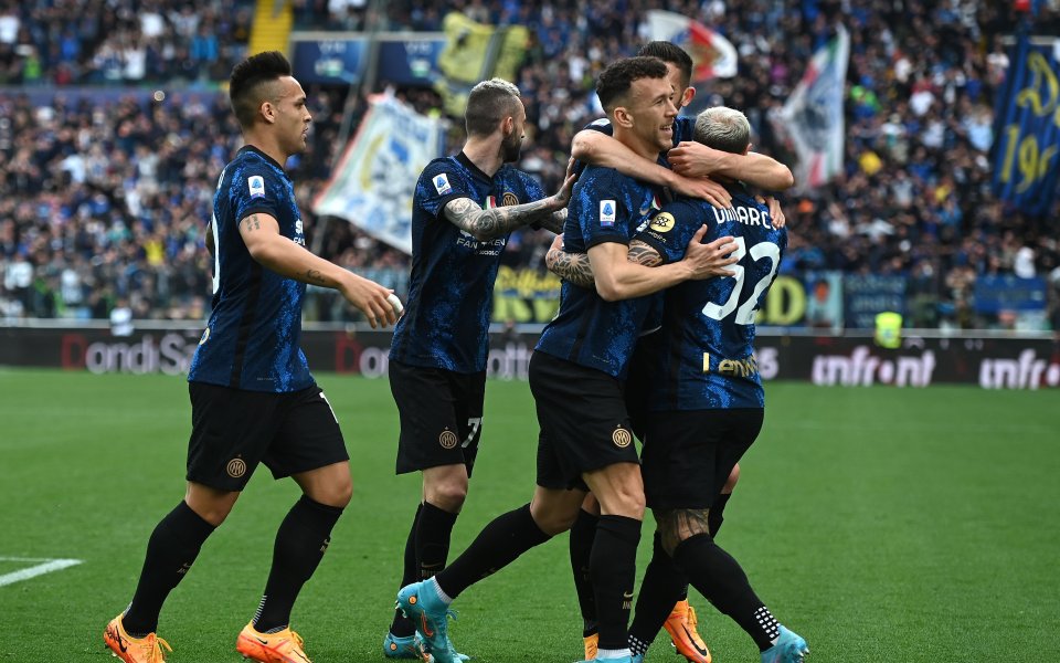 Интер запази интригата за титлата в Италия