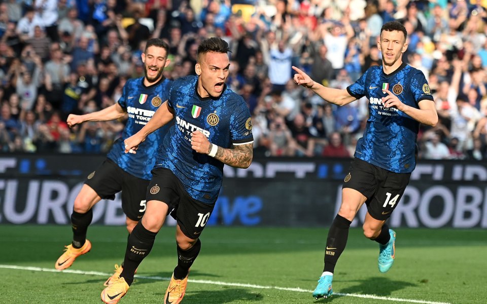 Интер запази интригата за титлата в Италия след победа с