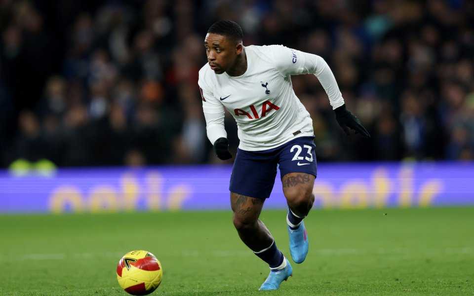 Крилото на Тотнъм Стивън Бергвайн призна, че е малко вероятно