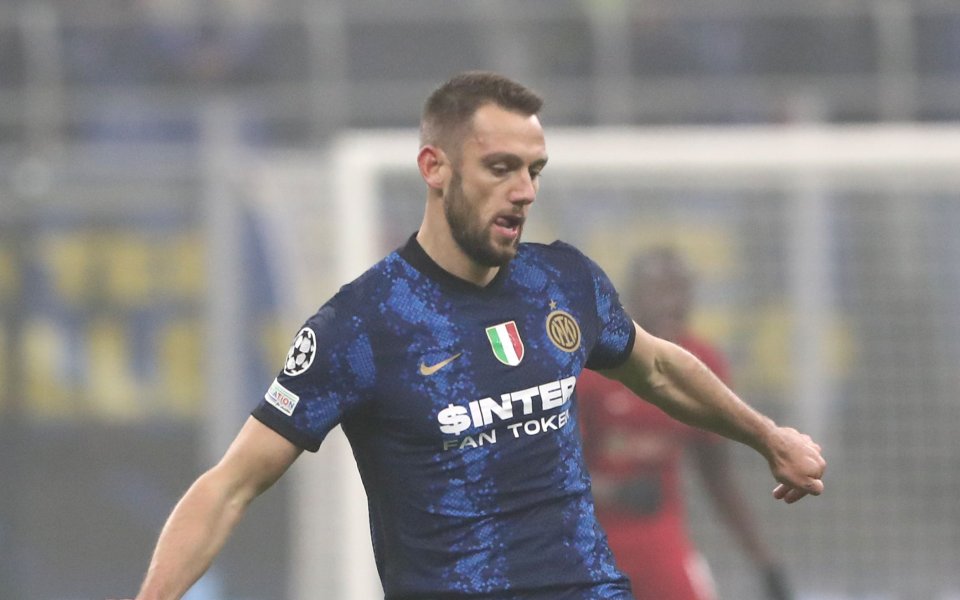 Интер определи цена за защитника Стефан де Фрай, съобщи &bdquo;Football