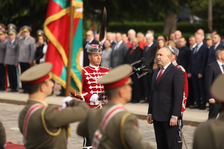 <p>Тържествен водосвет на бойните знамена</p>