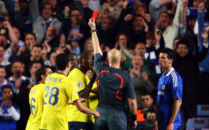 Скандалният съдия на Челси – Барселона призна грешката си